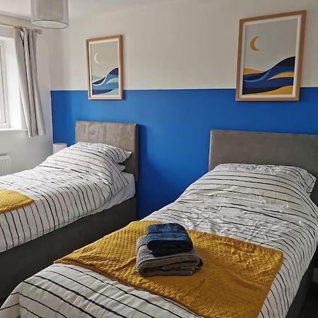 Modern Roomy 3 Bedroom Home 퍼쇼 외부 사진