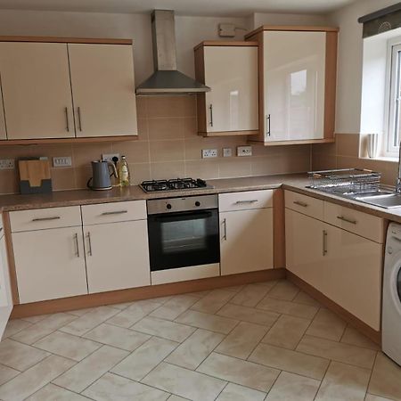 Modern Roomy 3 Bedroom Home 퍼쇼 외부 사진