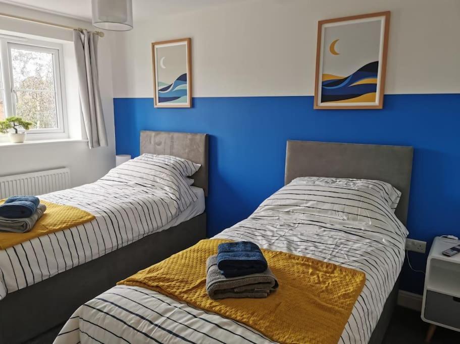 Modern Roomy 3 Bedroom Home 퍼쇼 외부 사진