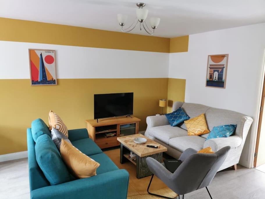 Modern Roomy 3 Bedroom Home 퍼쇼 외부 사진