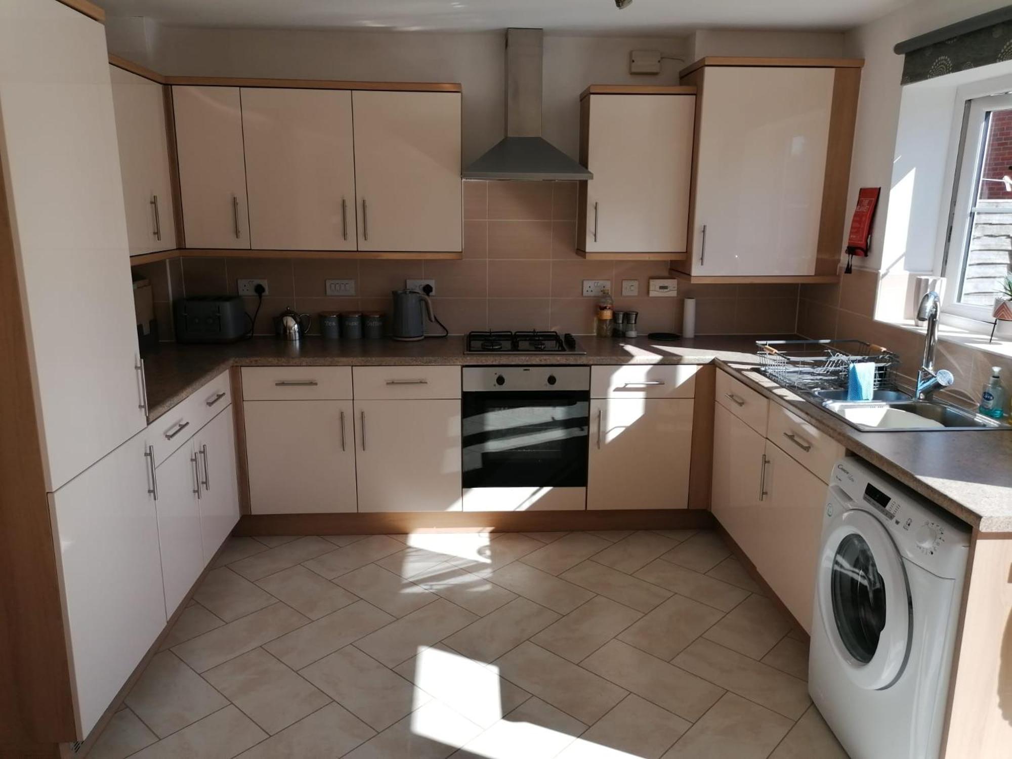 Modern Roomy 3 Bedroom Home 퍼쇼 외부 사진